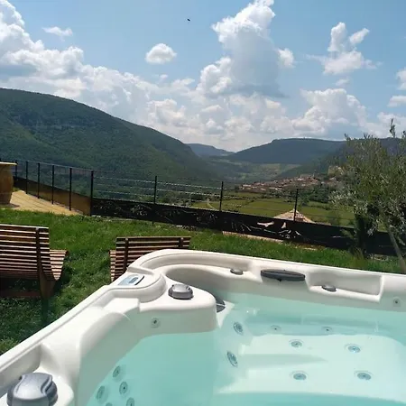 De La Louverie Vila *