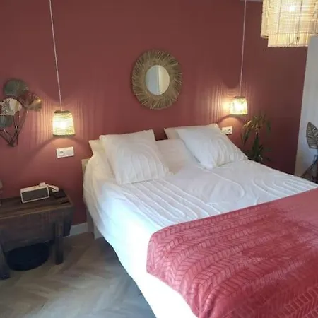 De La Louverie Vila