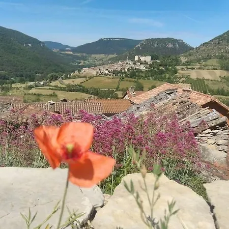 De La Louverie Vila